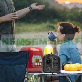   Tiszta szinuszos hordozható inverter hordozható tápegység 384Wh 3 töltési mód AC aljzatokkal USB/PD/CAR csatlakozókkal