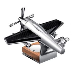   Napelemes repülő formájú aktív illatosító nem csak illatozik de dísze is az autójának, irodájának vagy lakásának. 